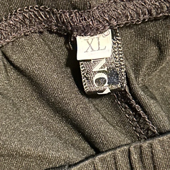 Black Skull Print Ripped Leggings - Picture 6 of 8